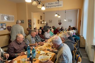 Lolls-Haxenessen in der Begegnungsstätte des OV Bad Hersfeld