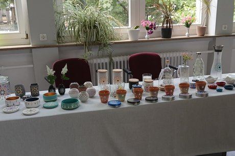 handbemalte Gebrauchsgegenstände von Beate Weiß Ausstellung vom Sommerfest 2026