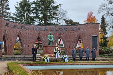 Kranzniederlegung am Ehrenmal