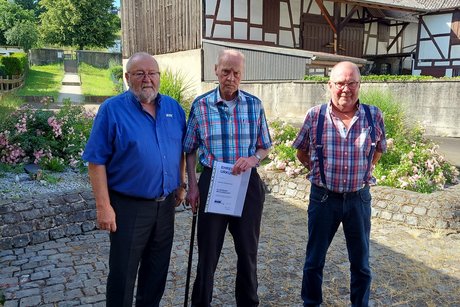 Ehrung 25 Jahre Mitgliedschaft im VdK für Manfred Waldschmidt durch Hans-Joachim Hofmann und Horst Weitze vom Kreisvorstand