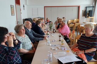 Die Besucher hatten es sich innen und außen gemütlich gemacht