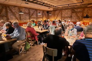 VdK-Mitglieder beim gemeinsamen Mittagessen