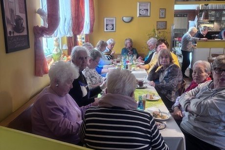Teilnehmer in gemütlicher Runde