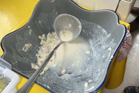 Leere Sch&uuml;sseln am Ende