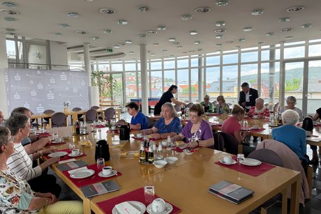Einladung zu Kaffee und Kuchen in der Sparkasse