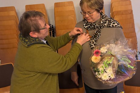 Susanne Manderbach-Wierbitzki wird ausgezeichnet f&uuml;r 30 Jahre Vorstandsarbeit