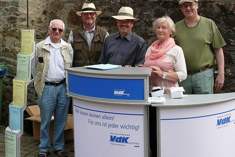 VdK-Ortsverbandsvorsitzender Alfred Strauß (Bildmitte) und weitere Mitglieder des Vorstandes