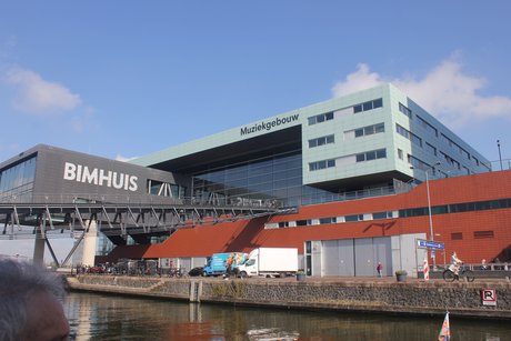 Fahrt durch die Grachten von Amsterdam.