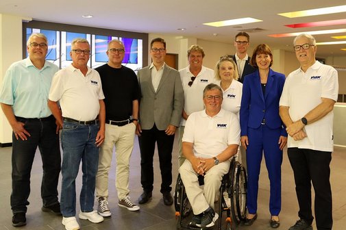 Das Bild zeigt die Teilnehmer vom 20.06.2025 an lässig der Unterzeichnung der Zielvereinbarung zur Gründung der Modellregion der Stadt Langen.