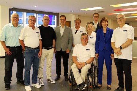 Das Bild zeigt die Teilnehmer vom 20.06.2025 an lässig der Unterzeichnung der Zielvereinbarung zur Gründung der Modellregion der Stadt Langen.