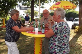 Ein "Sommerfest-Plausch" bei Sommerwetter