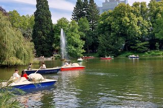 Der Bootsteich mit Skyline im Hintergrund