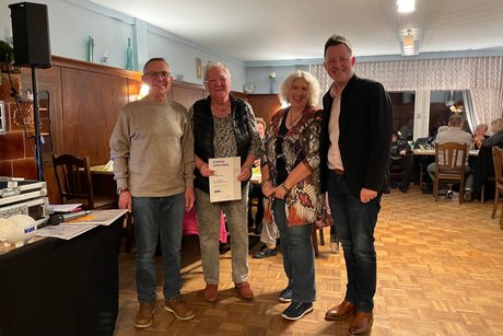 Auf dem Bild zu sehen der Vorsitzende von Abtsteinach die zu ehrenden und B&uuml;rgermeister Sven Bassauer