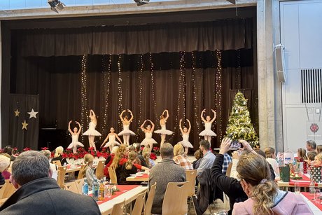 B&uuml;hne mit Ballettt&auml;nzerinnen