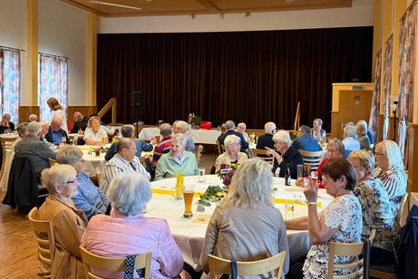 Saal mit G&auml;sten