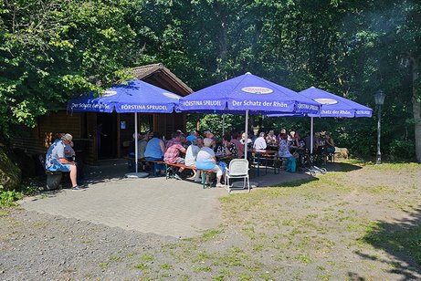Gem&uuml;tliches Beisammensein an der Grillh&uuml;tte Steinfurt