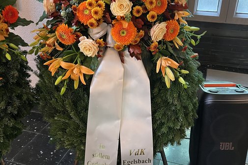 Unser Kranz in der Trauerhalle Unser Kranz in der Trauerhalle