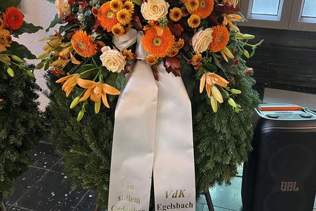 Unser Kranz in der Trauerhalle