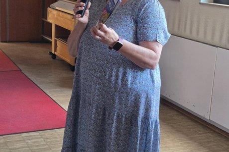 Kassiererin Doris Petry stellt den Kassenbericht vor