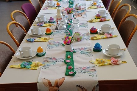 Ostertisch für den Kaffeenachmittag