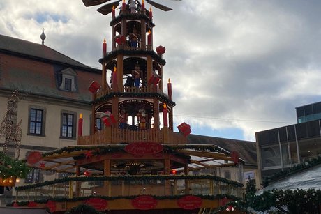 Große Weihnachtspyramide Große Weihnachtspyramide
