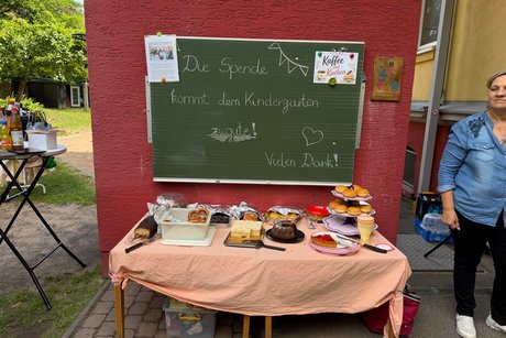 Es gab Kaffee und Kuchen durch die KiTa Hainstr.8 gegen Spende