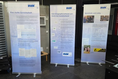 75 Jahrfeier des VDK OV-Mörfelden Rollups von der Vergangenheit bis zur Gegenwart des VdK