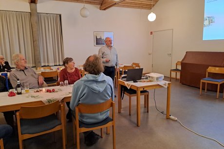 Herr Reinhardt stellt die Tagesfahrt 2026 vor