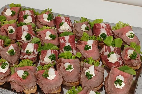 Platte mit H&auml;ppchen