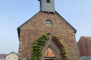 Besuch des Früchteteppichs in der alten Kirche Sargenzell.