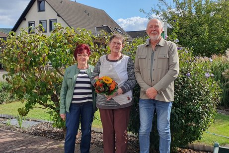 Begr&uuml;&szlig;ung 250. Mitglied, v.l.n.r. Elke Schachtebeck, Renate Henkel, Wolfgang Hodan