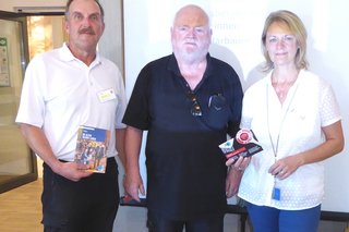 Auf dem Foto sehen Sie von links Reinhold Harbauer, Helmut Müller und Silvia Traber.