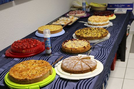 Kuchenbuffet mit selbstgebackenen Kuchen