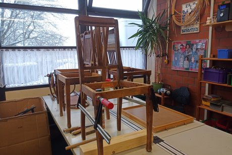 Kreisvorstand LAT Treffen 2026 5 Restaurierung alter Stühle bei "Kompass leben"