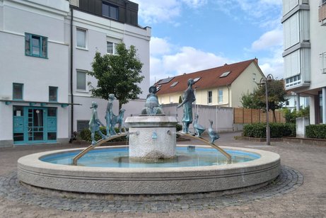 Brunnen auf dem Marktplatz "Im Kohlruß" Brunnen auf dem Marktplatz "Im Kohlruß"