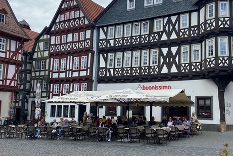 Marktplatz mit Eiscafe´
