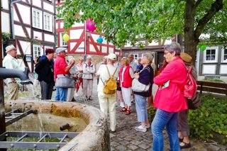 Führung am Brunnen