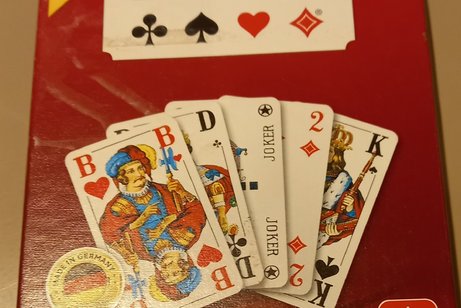 Zeigt ein Kartenspiel