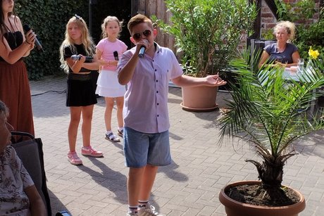 Die Kinder beim Auftritt