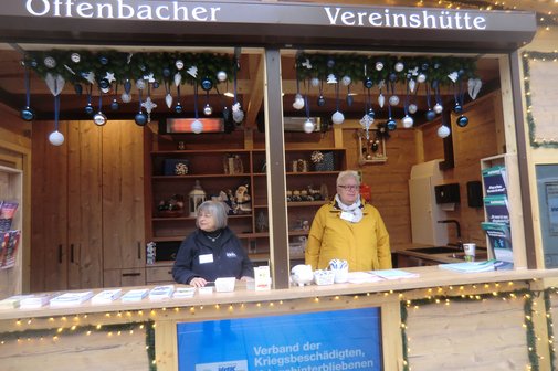 Ansicht der Vereinshütte Weihnachten 2023