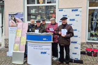 VdK-Ortsverbandsvorsitzender Alfred Strauß (rechts) und weitere Mitglieder des Vorstandes