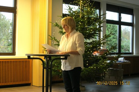 Silvia Wrenger-Knispel beim Vortrag