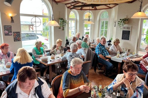 Teilnehmer:innen des Herbstfestes am 13.09.2025 Die Teilnehmer warten gespannt auf das was kommt
