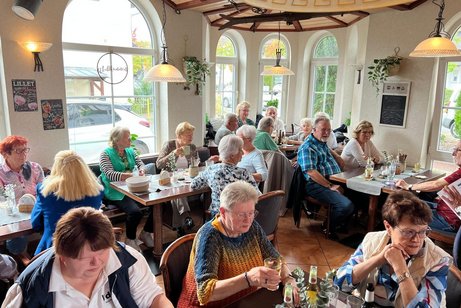 Teilnehmer:innen des Herbstfestes am 13.09.2025 Die Teilnehmer warten gespannt auf das was kommt