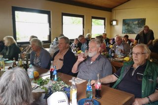 Viele Gäste waren in der Grillhütte.