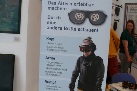 Eine Abbildung des Alterssimulationsanzuges GERT Eine Abbildung des Alterssimulationsanzuges GERT