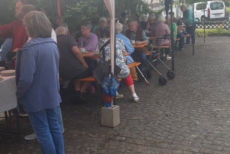 Außentische auch besetzt