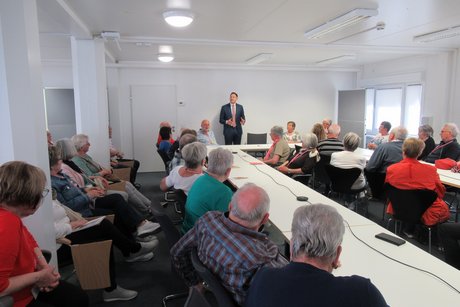 Fahrt Landtag 2026 8 Bei der Diskussionsrunde mit MdL Ziegler.