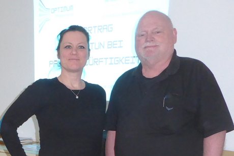 Auf dem Bild sehen Sie Verena Campbell und Helmut Müller