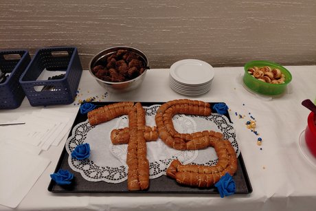 Salzgebäck in der Form einer 75.